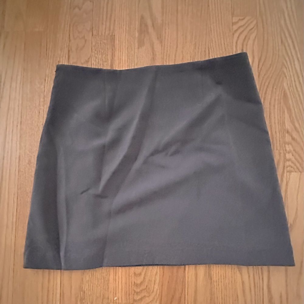Loft skirt in gray, fully lined, Size 14.  Great condition. - Picture 2 of 3